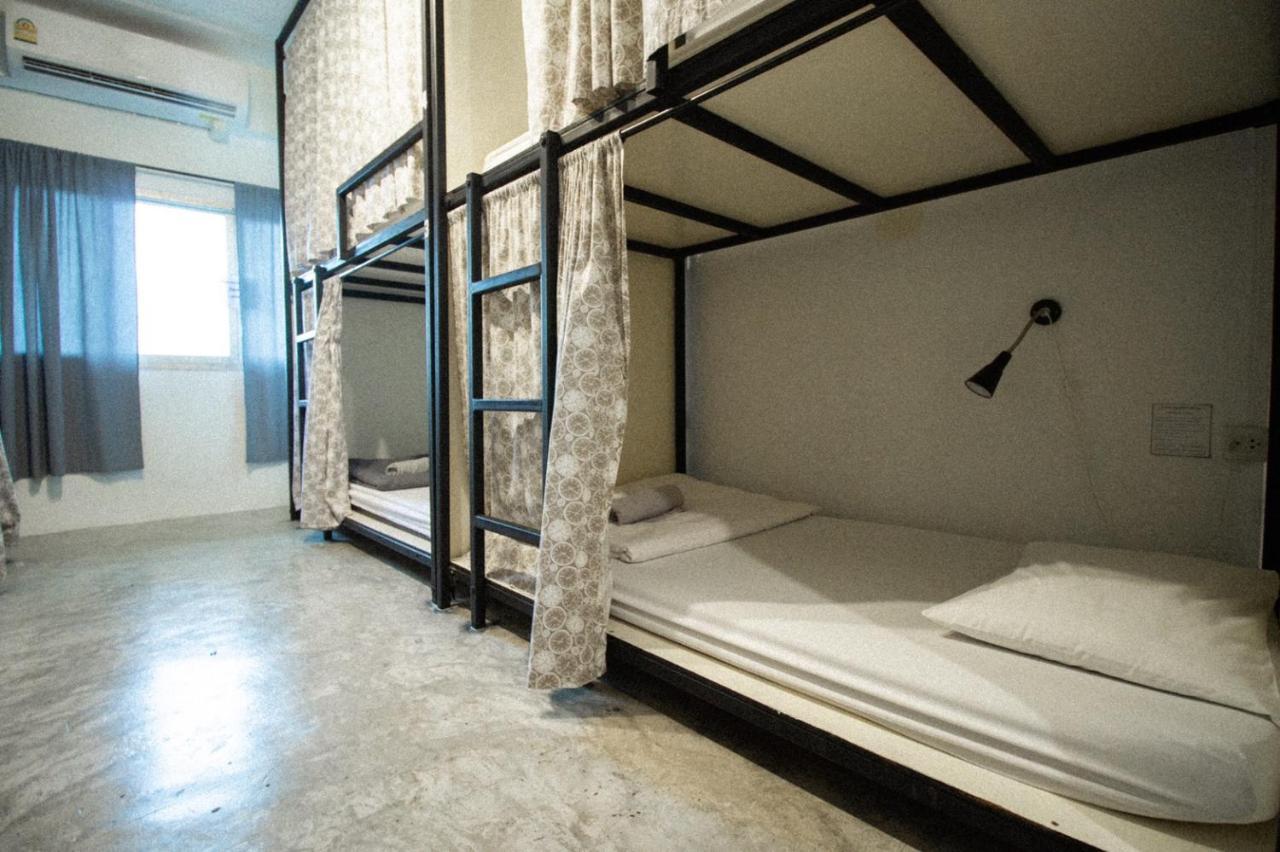 11:11 Hostel Пра Након Си Аютая Екстериор снимка